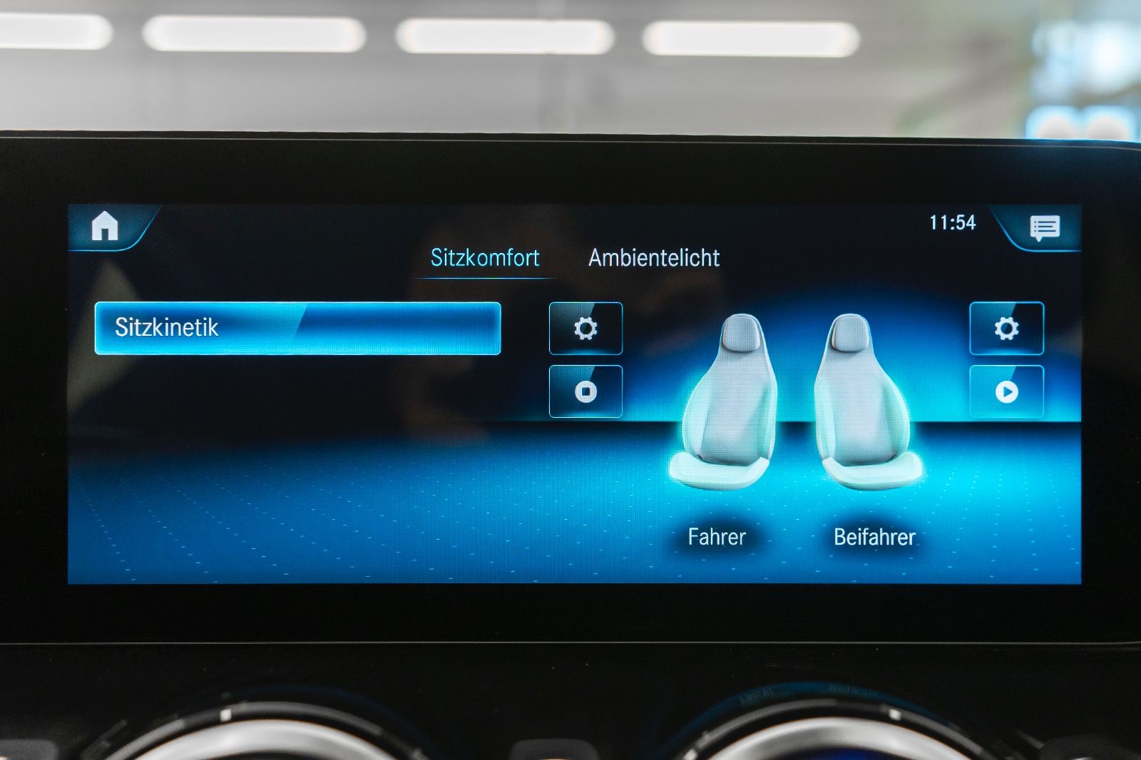 Fahrzeugabbildung Mercedes-Benz GLA 250e PLUG-IN ACC LED KAM TOTW KEYLESS GO NAV