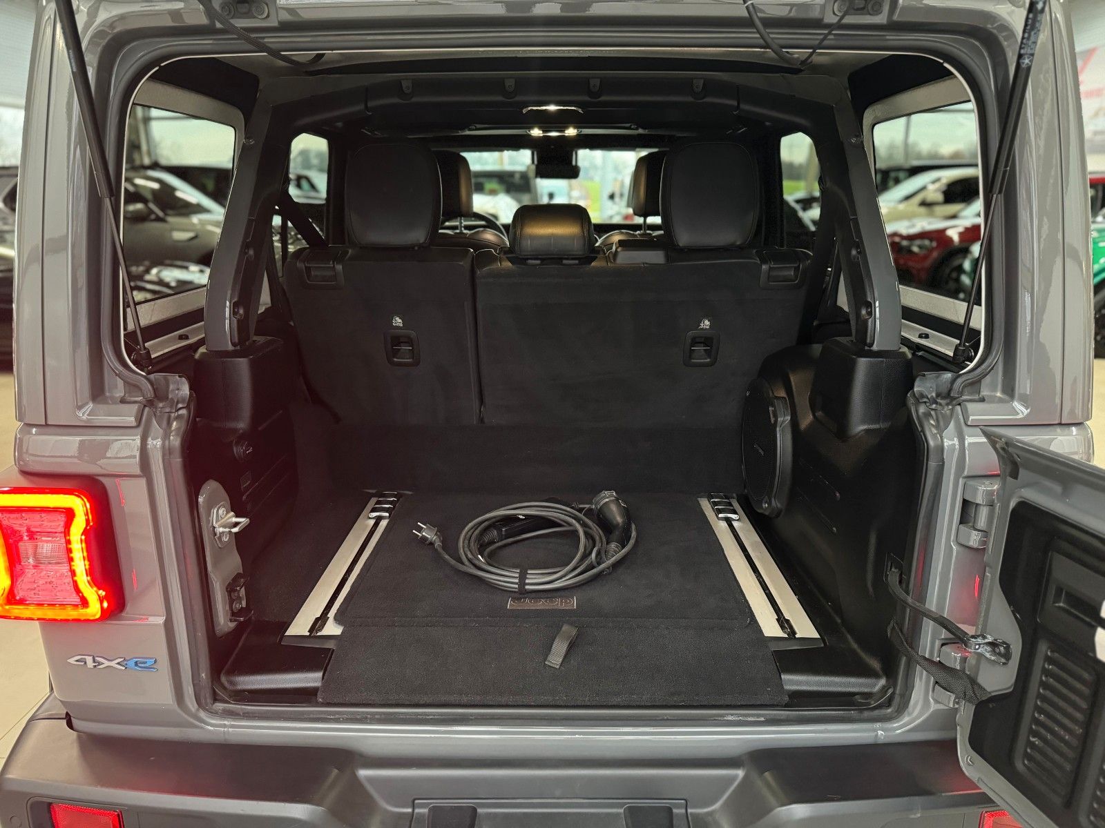 Fahrzeugabbildung Jeep Wrangler Unlimited 2.0 4xe Plug-In Hybrid Sahara