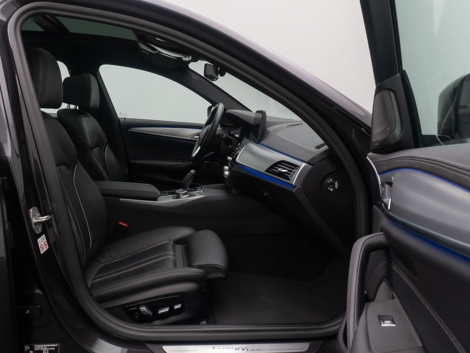 Fahrzeugabbildung BMW 540i xD LuxuryLine Panorama H/K DAB HUD Laser19"