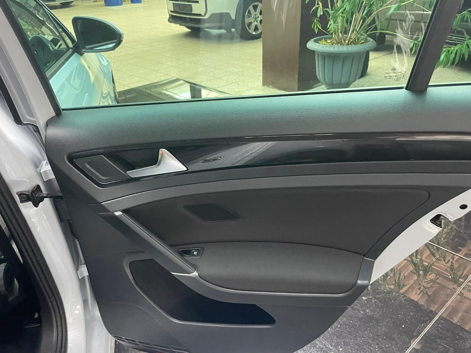 Volkswagen Golf VII Lim. Sound DSG / Carplay / Xenon