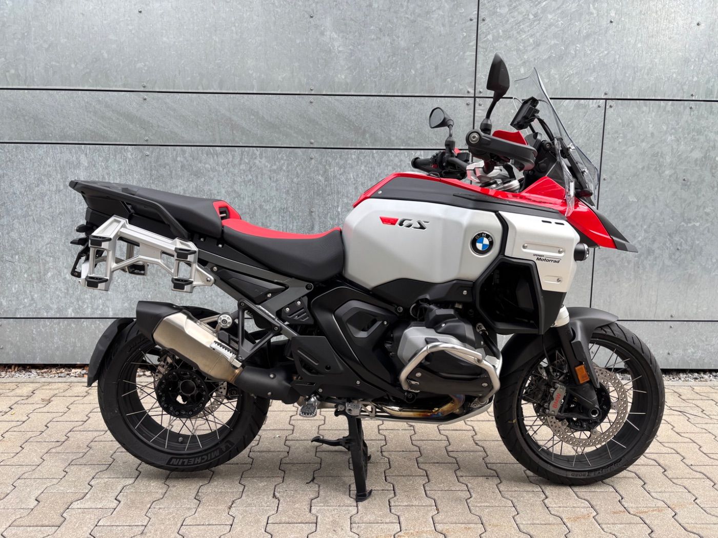 Fahrzeugabbildung BMW R 1300 GS Adventure 3 Pakete