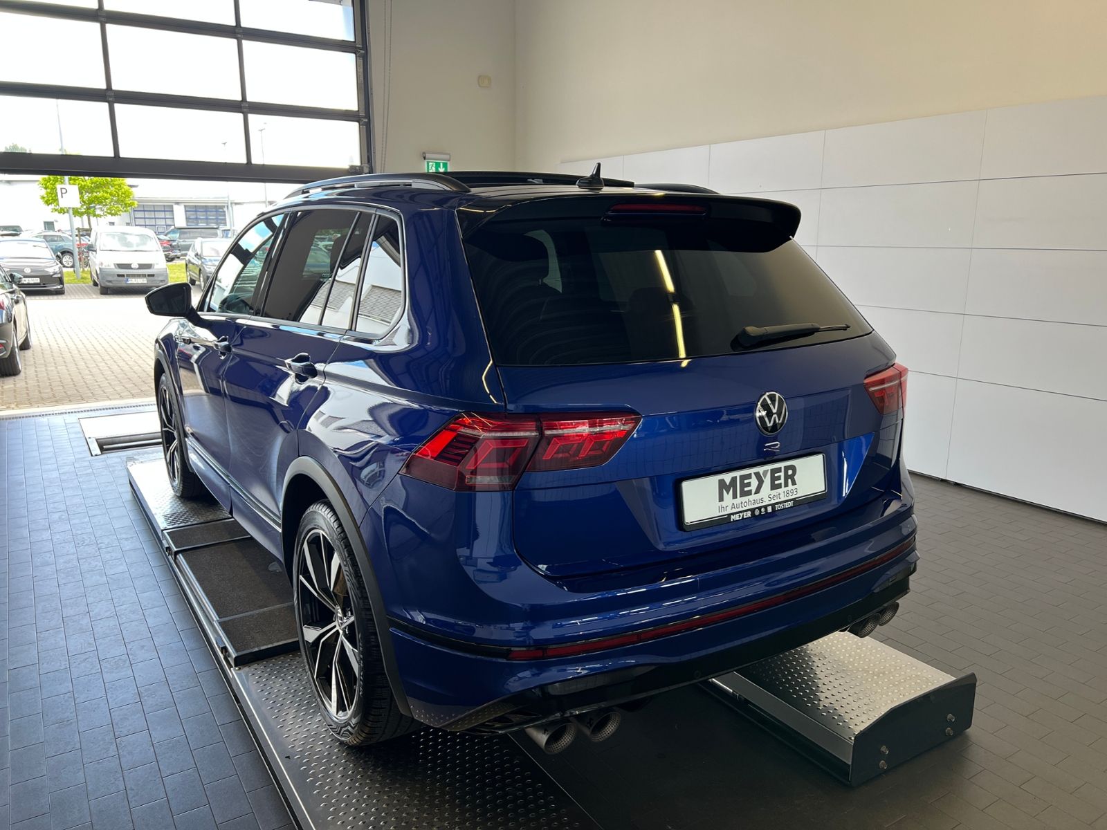 Fahrzeugabbildung Volkswagen Tiguan R 2.0 TSI DSG 4MOTION *Akrapovic,Leder,Pa