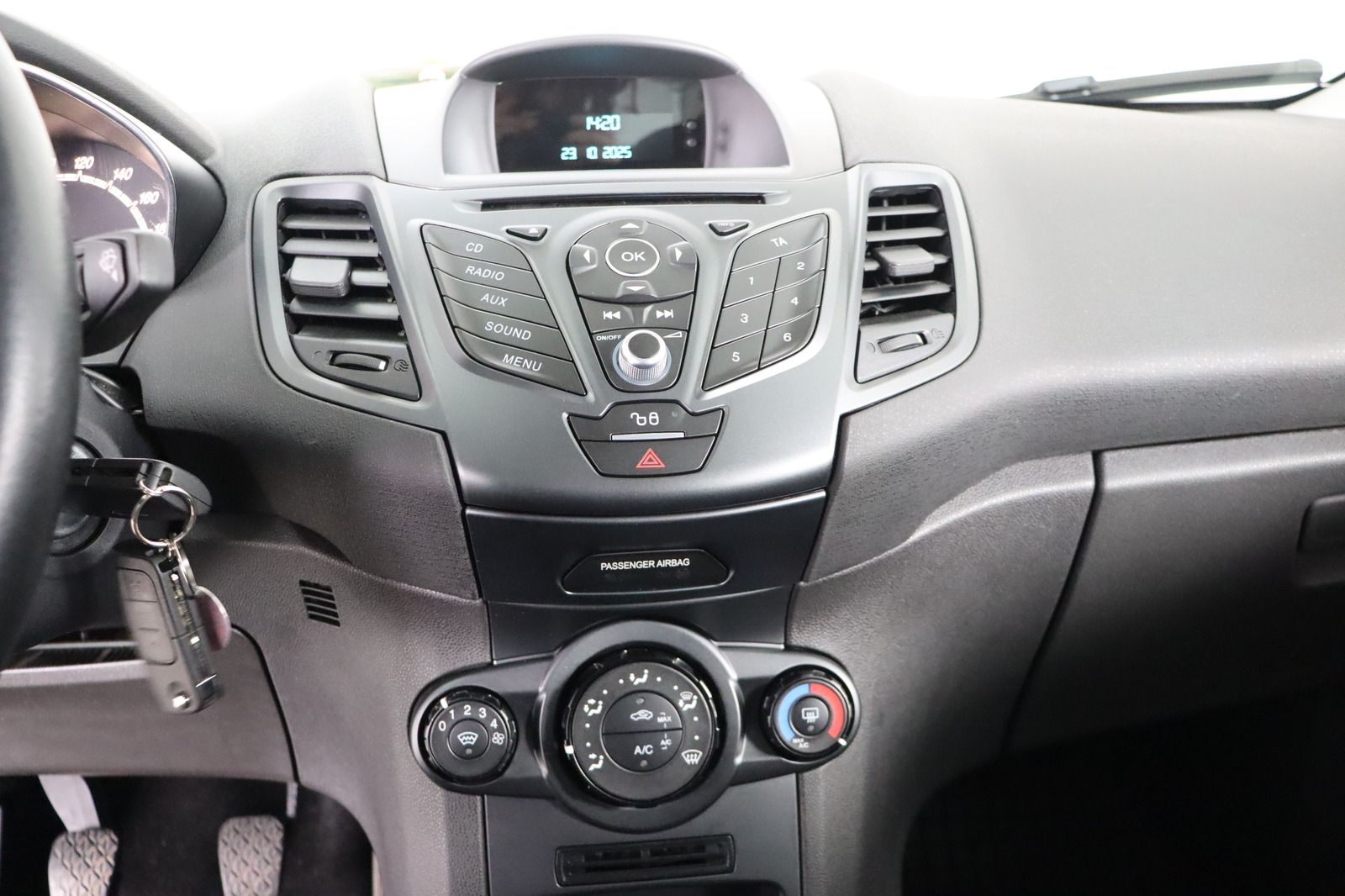 Fahrzeugabbildung Ford Fiesta 1.25l Duratec DOHC EFI * beh.FS * SHZ * T