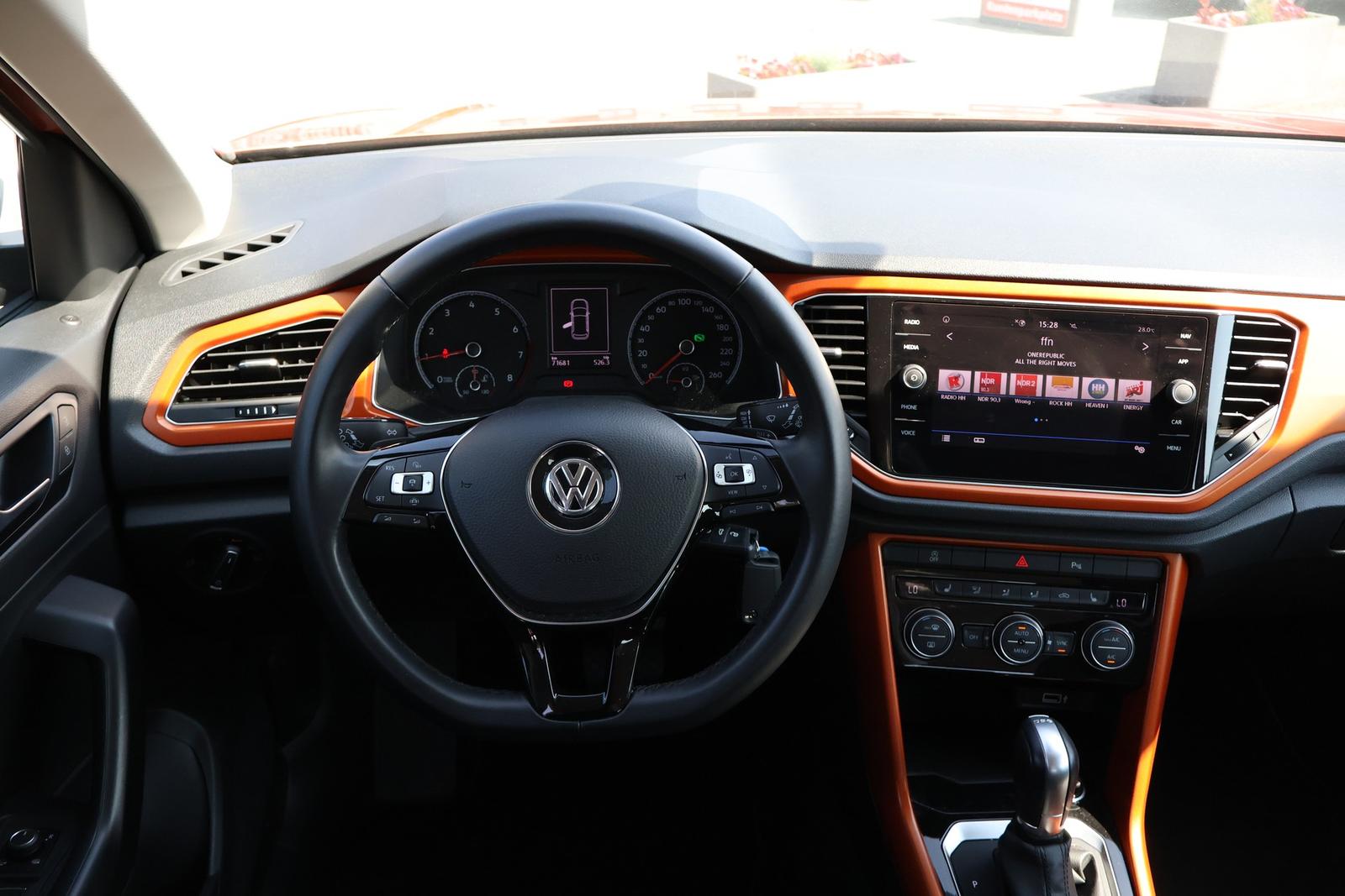 Volkswagen T-Roc 1.5 16V TSI Basis LED Sitzheizung DAB PDC