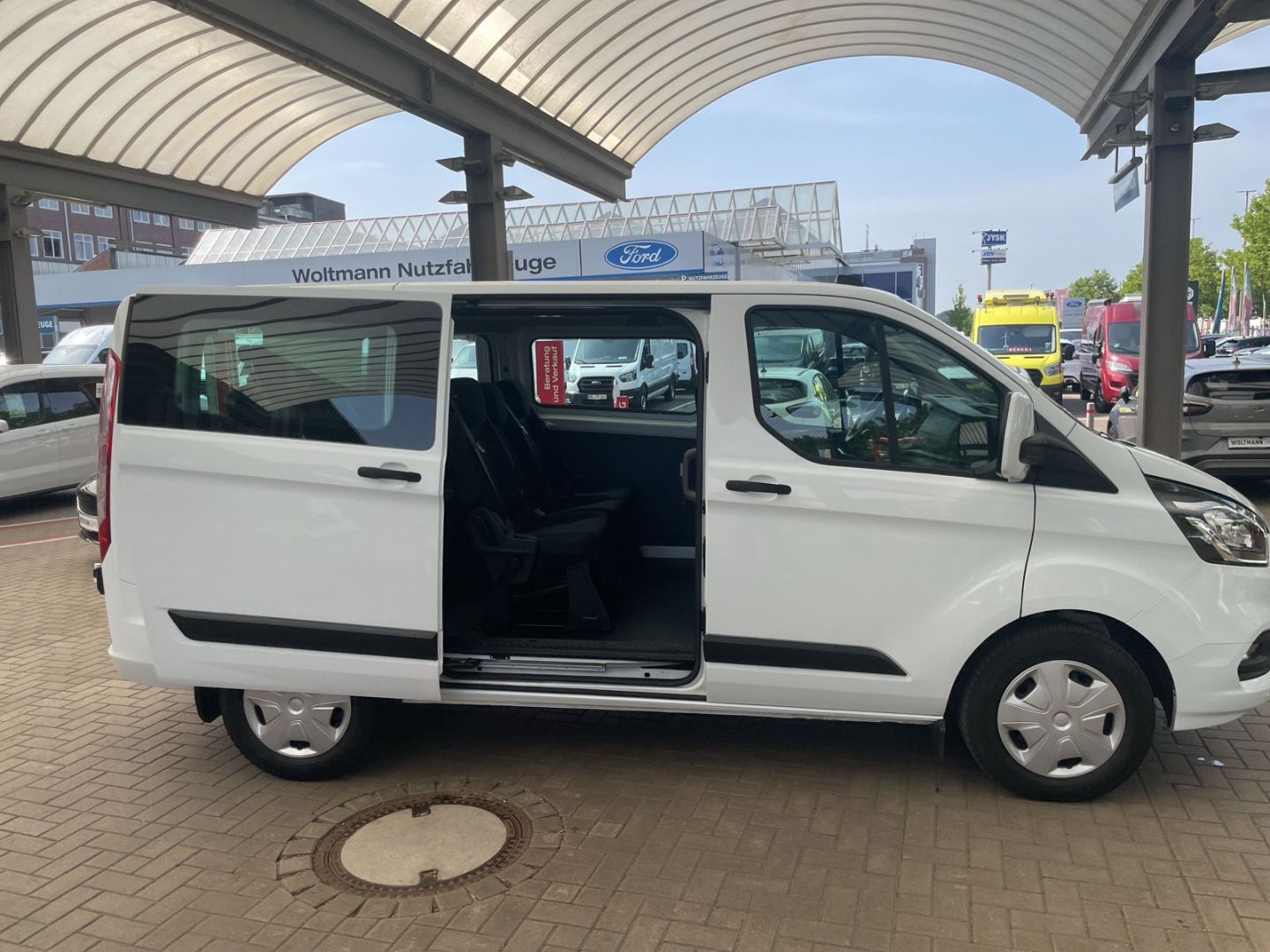 Fahrzeugabbildung Ford Transit Custom Kombi 320 L1 Trend 2.0 TDCi 105PS