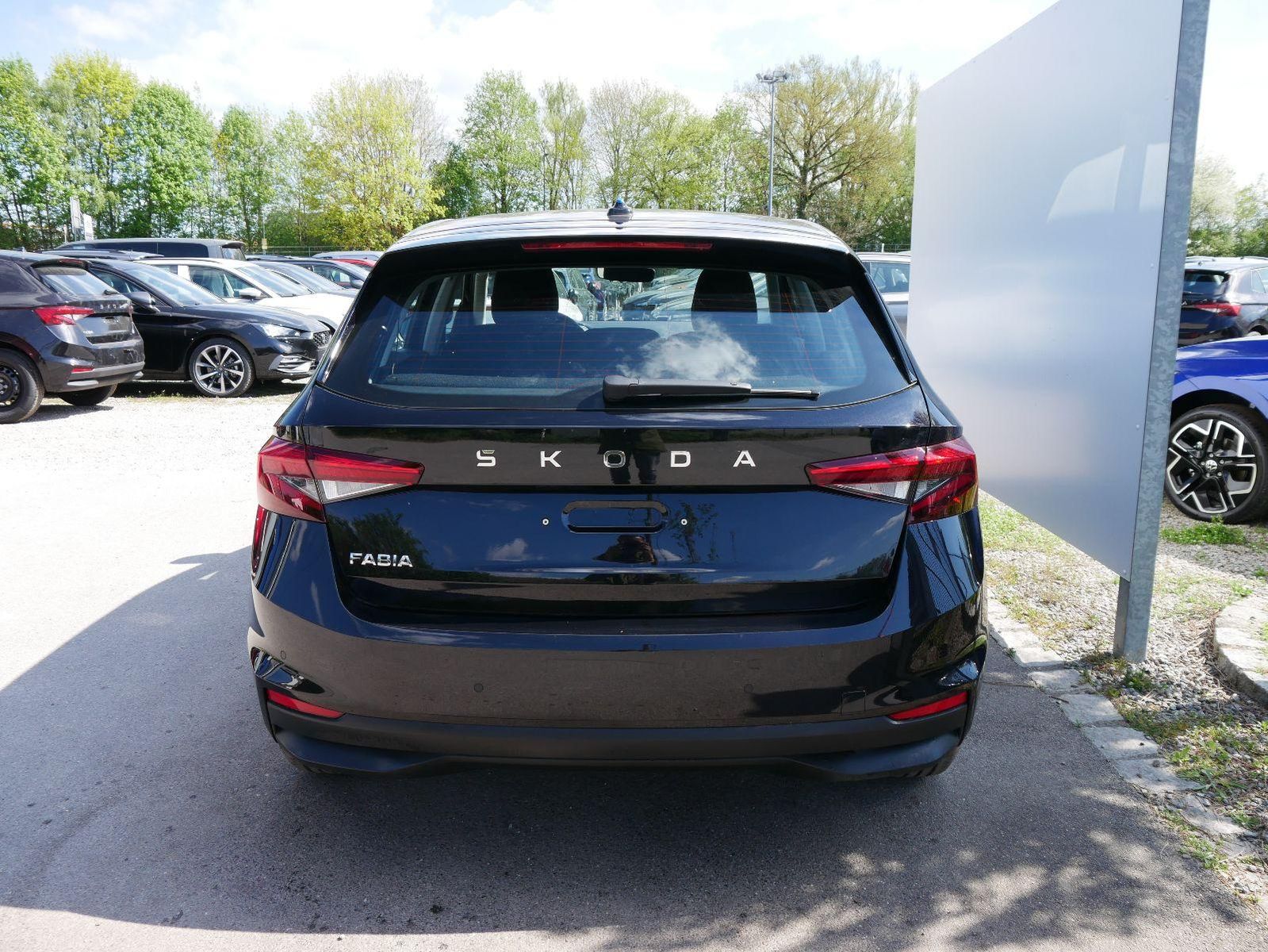 Skoda Fabia Selection 1.0 TSI DSG*NAVI-ÜBER-SMARTLINK* imagem 3