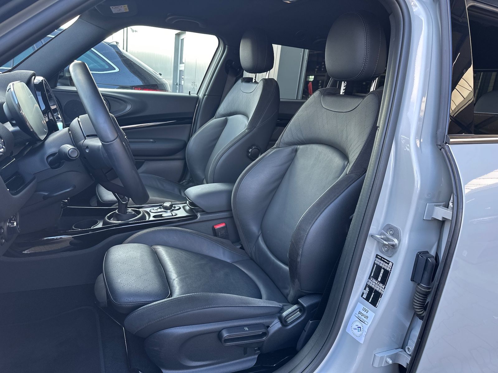 Fahrzeugabbildung MINI Cooper S Clubman Aut. Classic Black NAV+LED+KAM