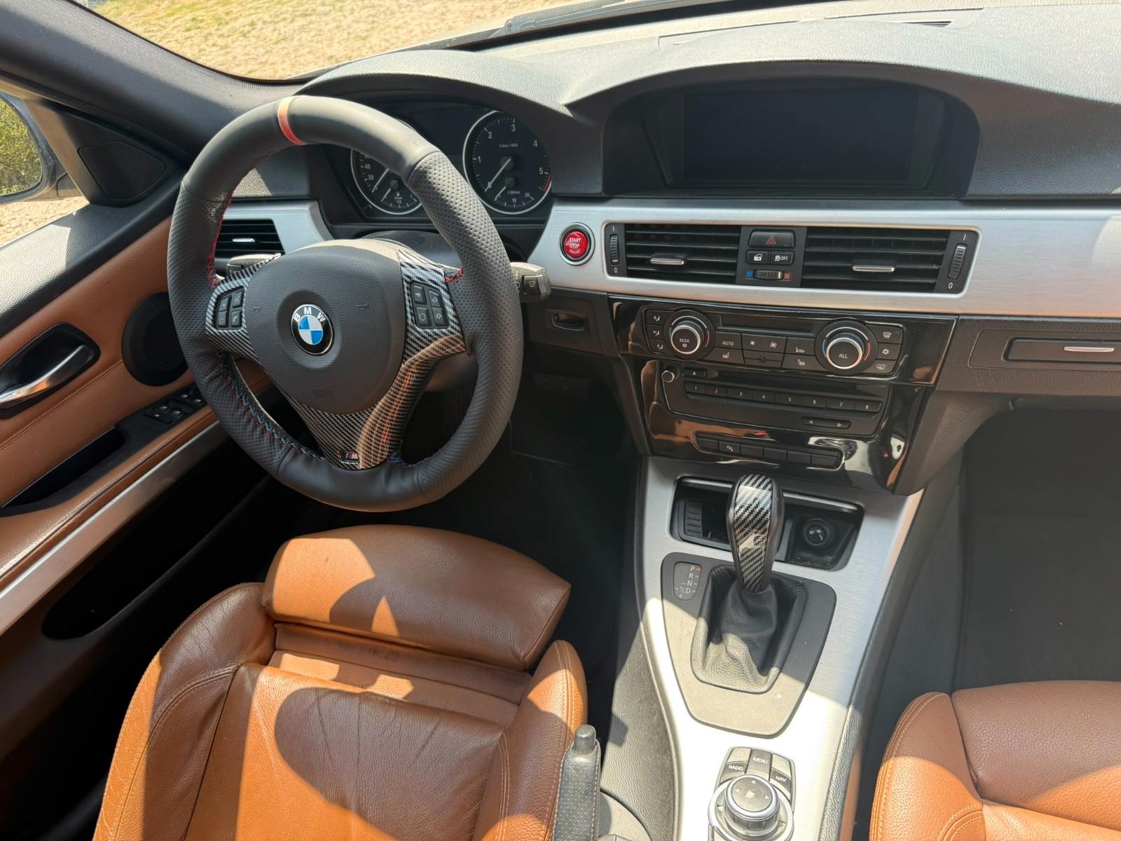 BMW 330 2011 — photo 10