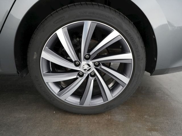 Octavia COMBI TOUR TDI DSG+AHK+LED+NAVI+STANDHEI