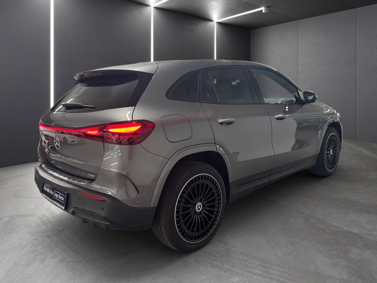 Fahrzeugabbildung Mercedes-Benz EQA 250+ AMG*Distro*HUD*360°*20"*Burmester*Totw*