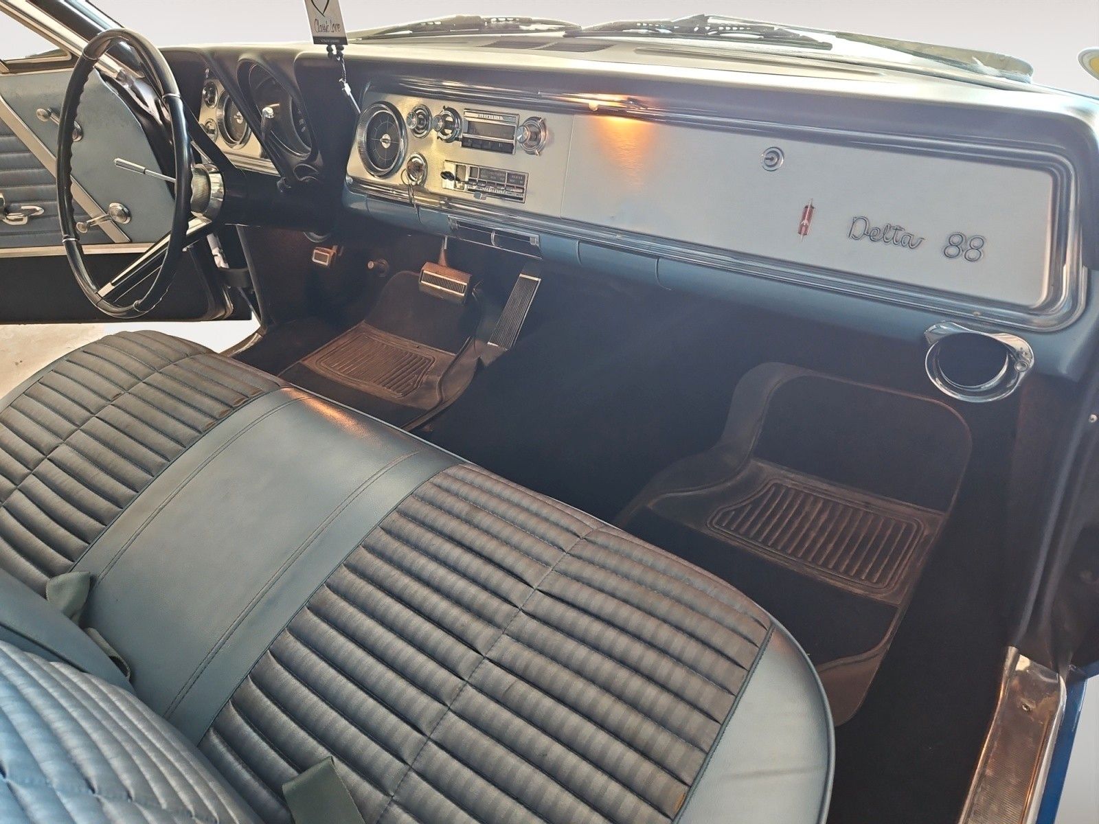 Fahrzeugabbildung Oldsmobile Delta 88 4-door Hardtop H-Kennzeichen