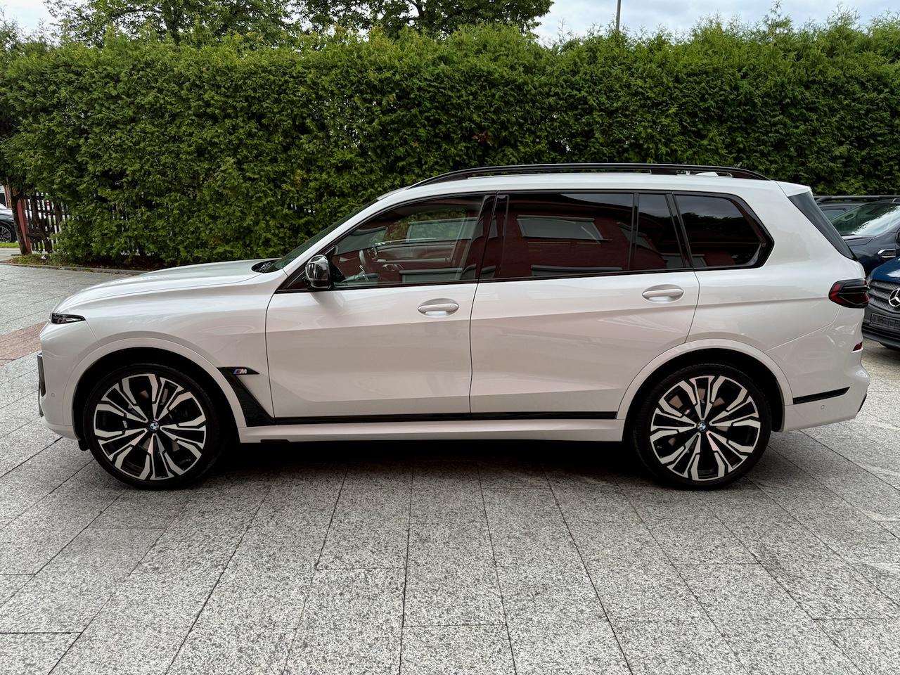 BMW X7 M60i *Sky Lounge*Carbonpaket*23 Zoll*7-Sitzer