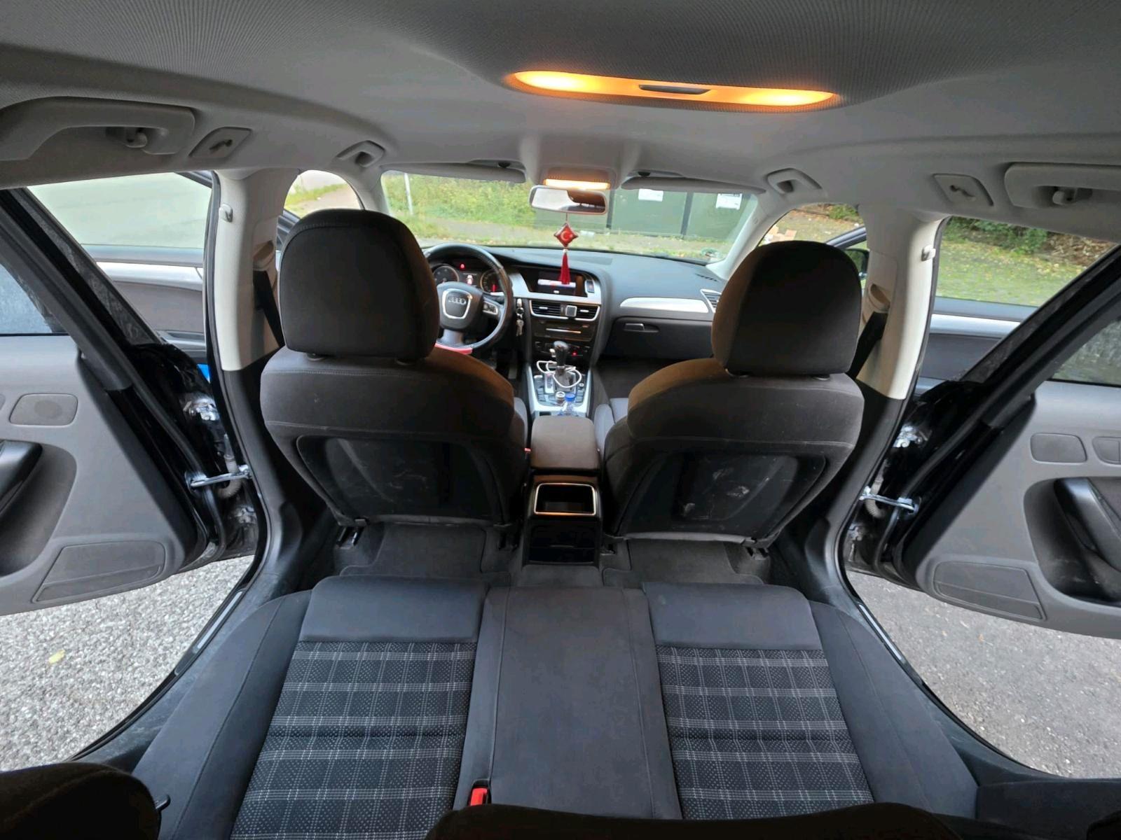 Audi A4 2010 — photo 9