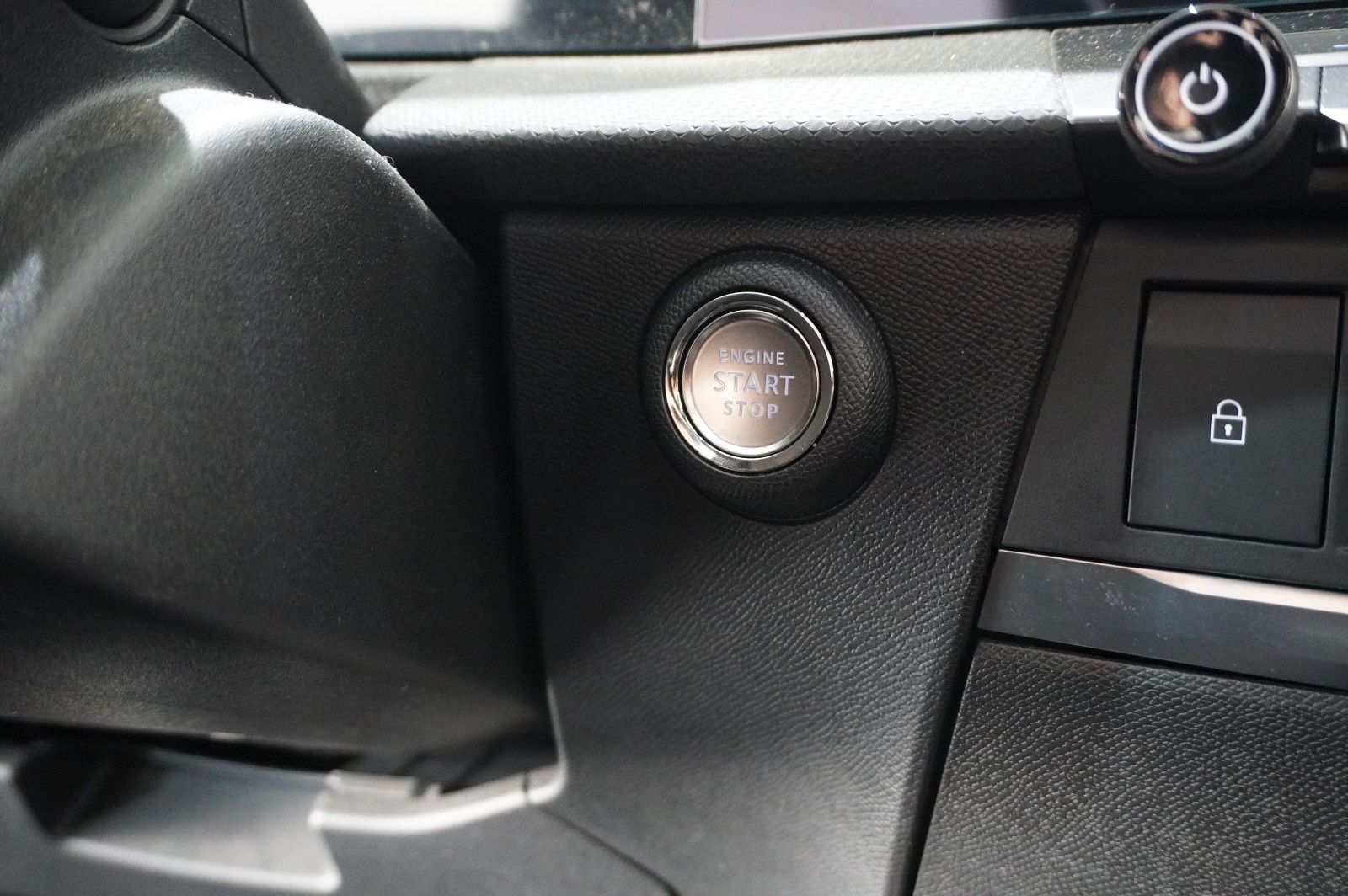 Fahrzeugabbildung Opel Astra L Lim. 1.2T ULTIMATE NAVI/LED/360°/PANO/SH