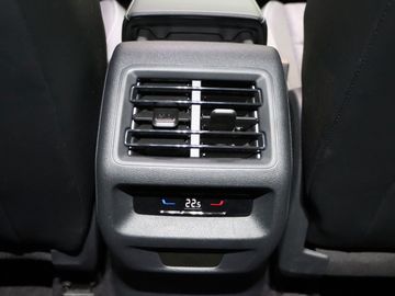 Fahrzeugverkauf 22 Volkswagen Tiguan 1.5 eTSI 110 kW Life AHK elek. Koffer Kam