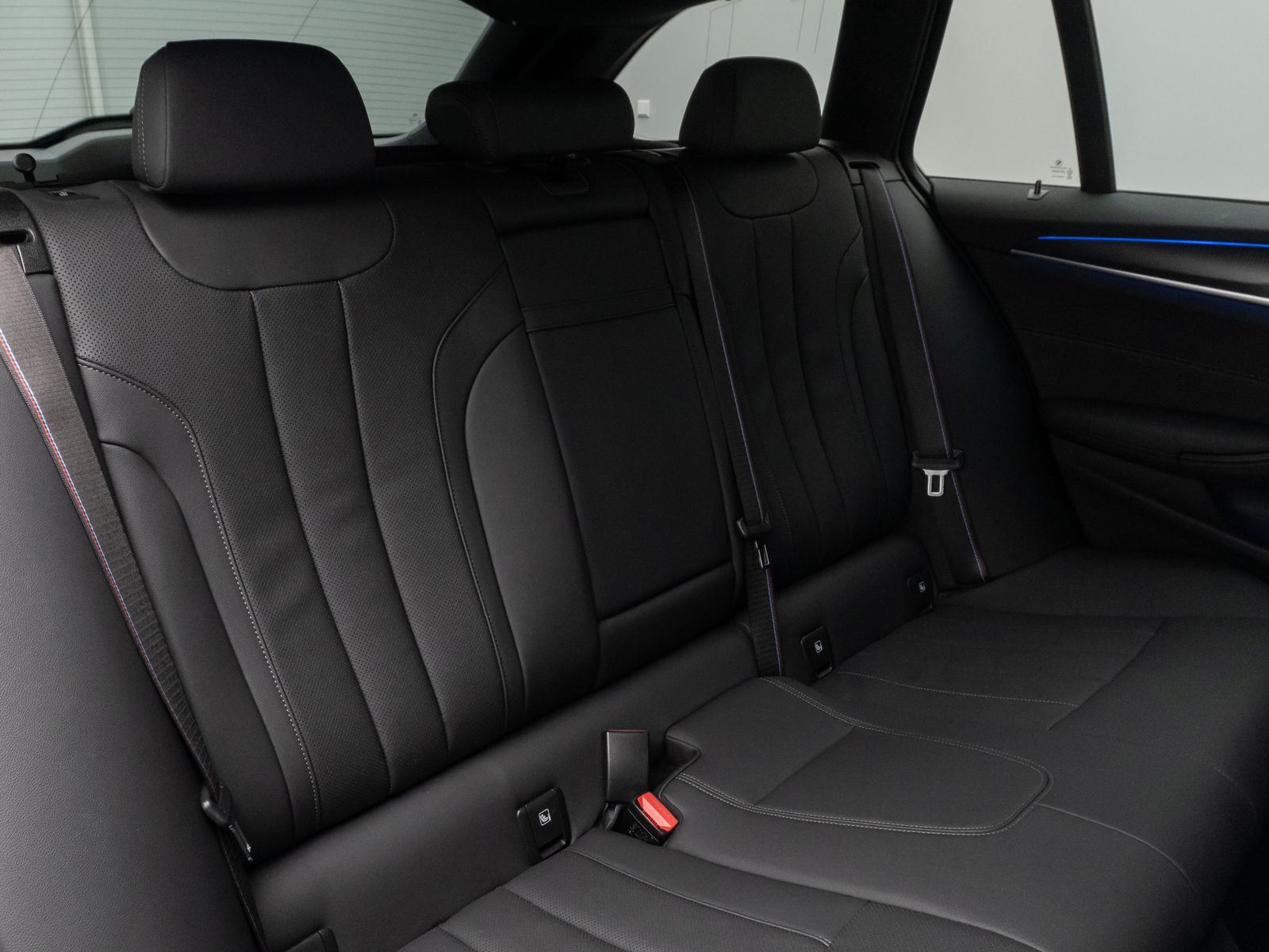 Fahrzeugabbildung BMW 530d xD M Sport Laser Kamera HUD DAB HiFi Komfor