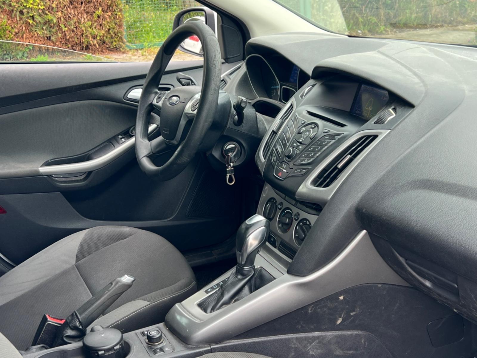 Ford Focus 2013 — photo 11