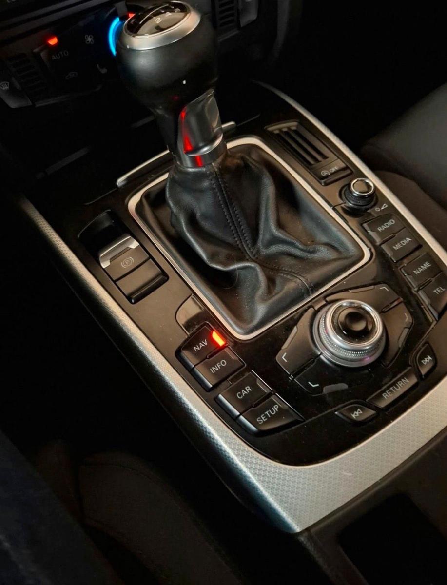 Audi A4 2010 — photo 9