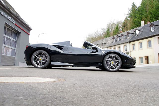 Ferrari F8 Spider*Lift,Racing-Seats,Carbon,JBL,Dt. Ausl.