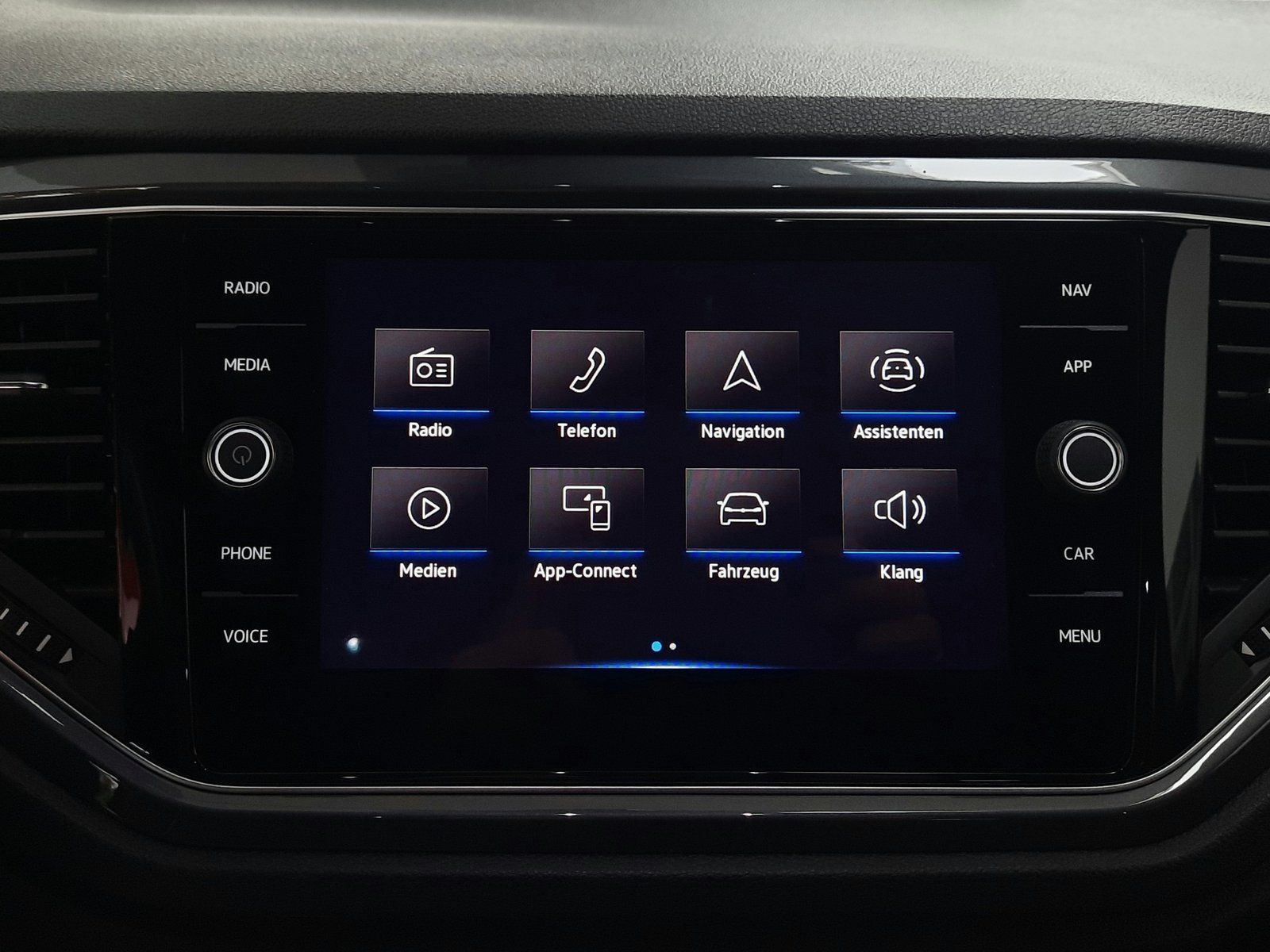 Fahrzeugabbildung Volkswagen T-Roc Sport TSI *Panodach*Navi*Cam*LED*ACC*App*