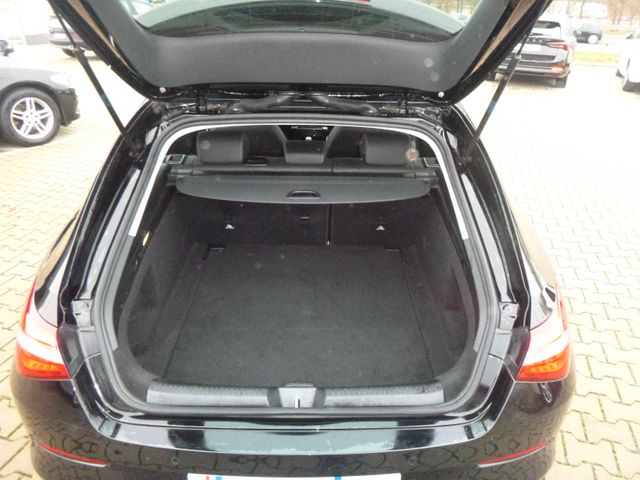 Fahrzeugabbildung Mercedes-Benz CLA 180 Shooting Brake >Navi/Teilleder/Sitzheiz<