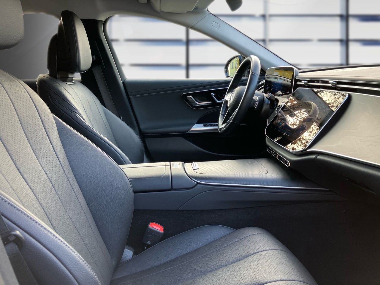 Fahrzeugabbildung Mercedes-Benz E 300 de 4M T Avantgarde AHK+DigiLight+Burmester