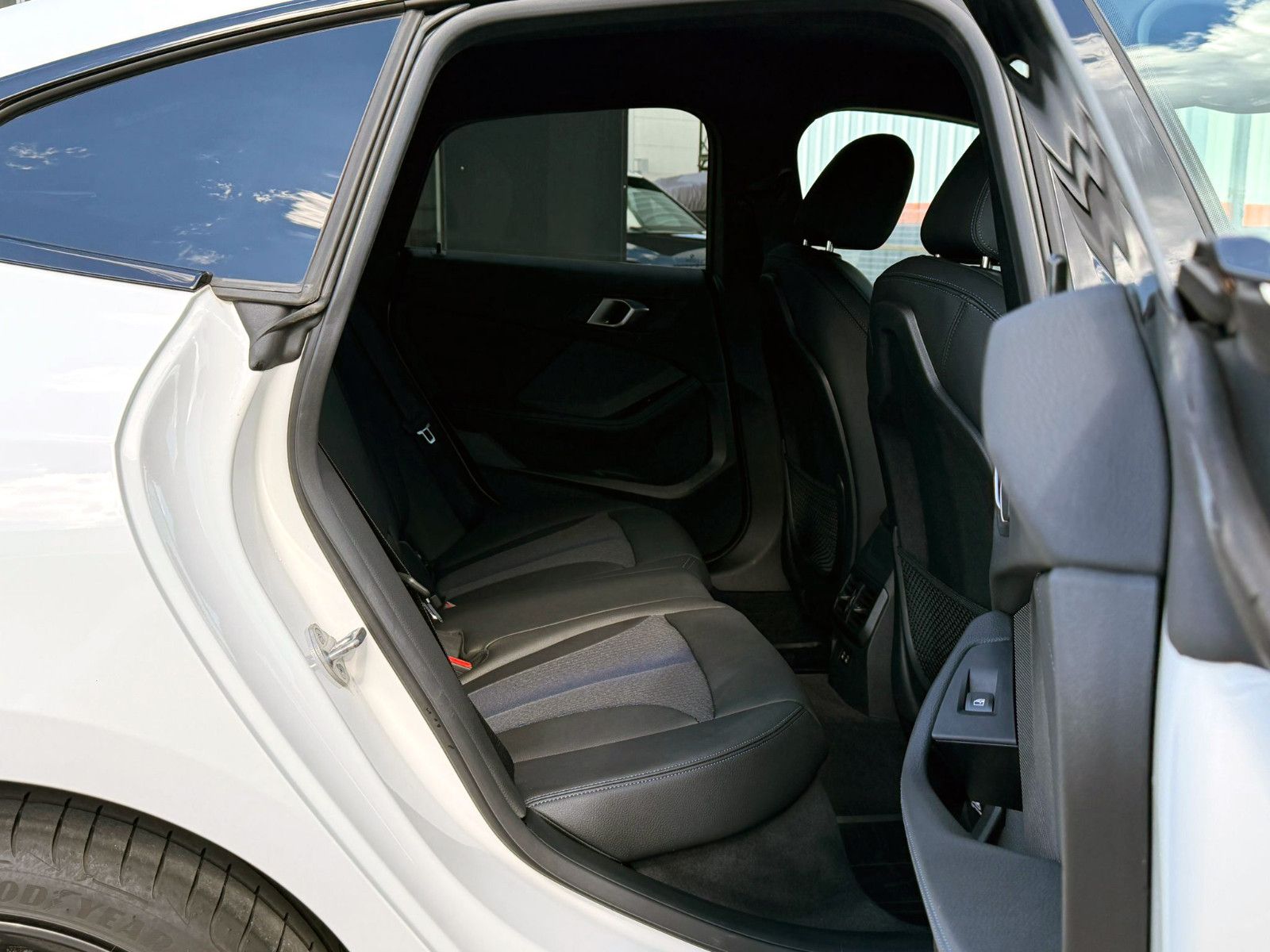 Fahrzeugabbildung BMW 220i Gran Coupé Steptr. M-Sport LED H&K KAM SHZ