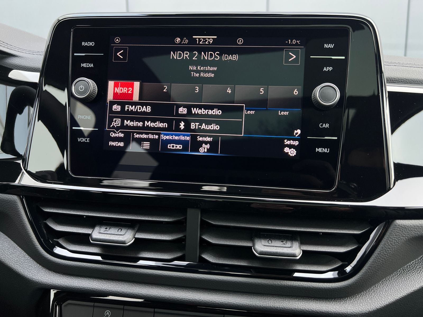 Fahrzeugabbildung Volkswagen T-Roc R-Line 1.5 TSI DSG *Black Style, AHK, Pano