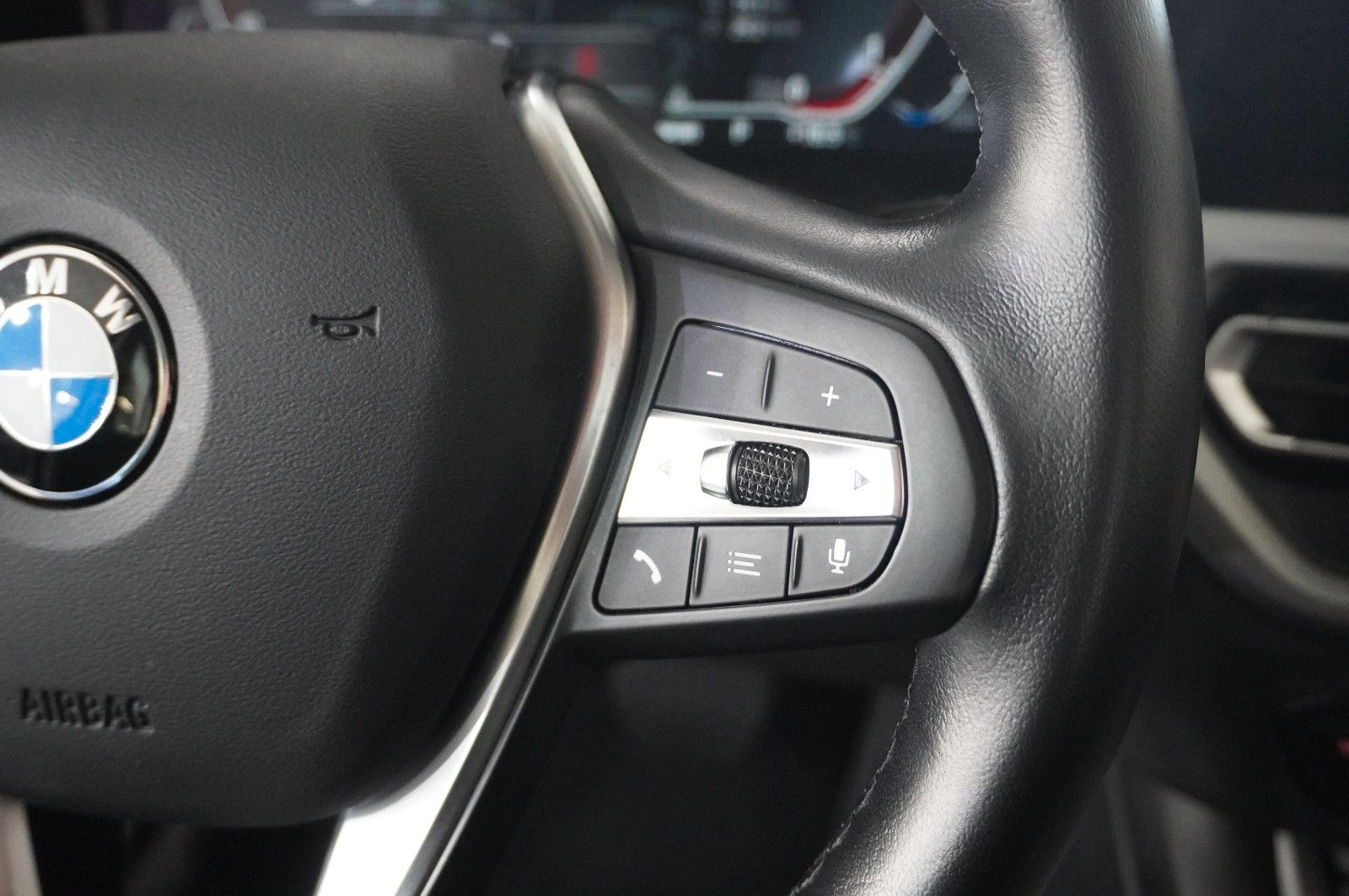 Fahrzeugabbildung BMW 318D TOURING ADVANTAGE NAVI/LED/VIRTUAL/SHZ/DAB+