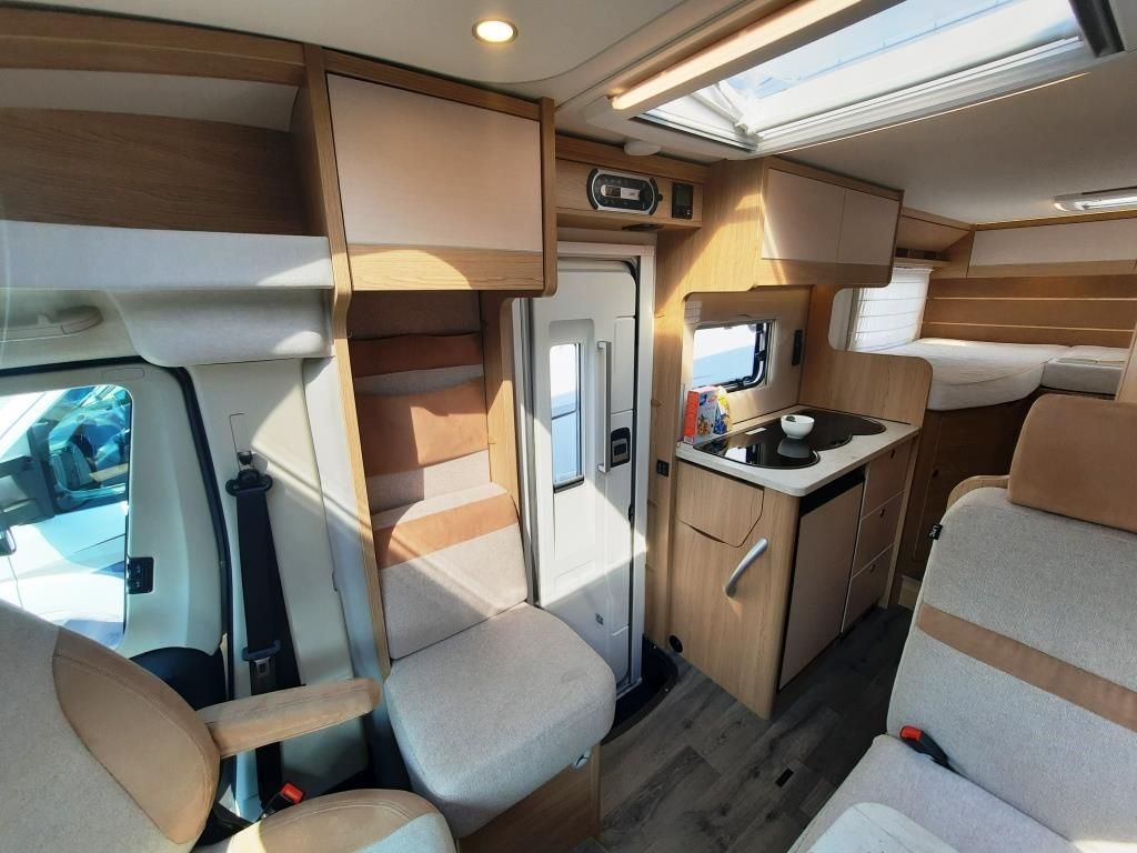 Fahrzeug Übersicht 8 Fahrzeugabbildung LMC Cruiser V 646 G Verfüg./AHK/SAT/NAVI
