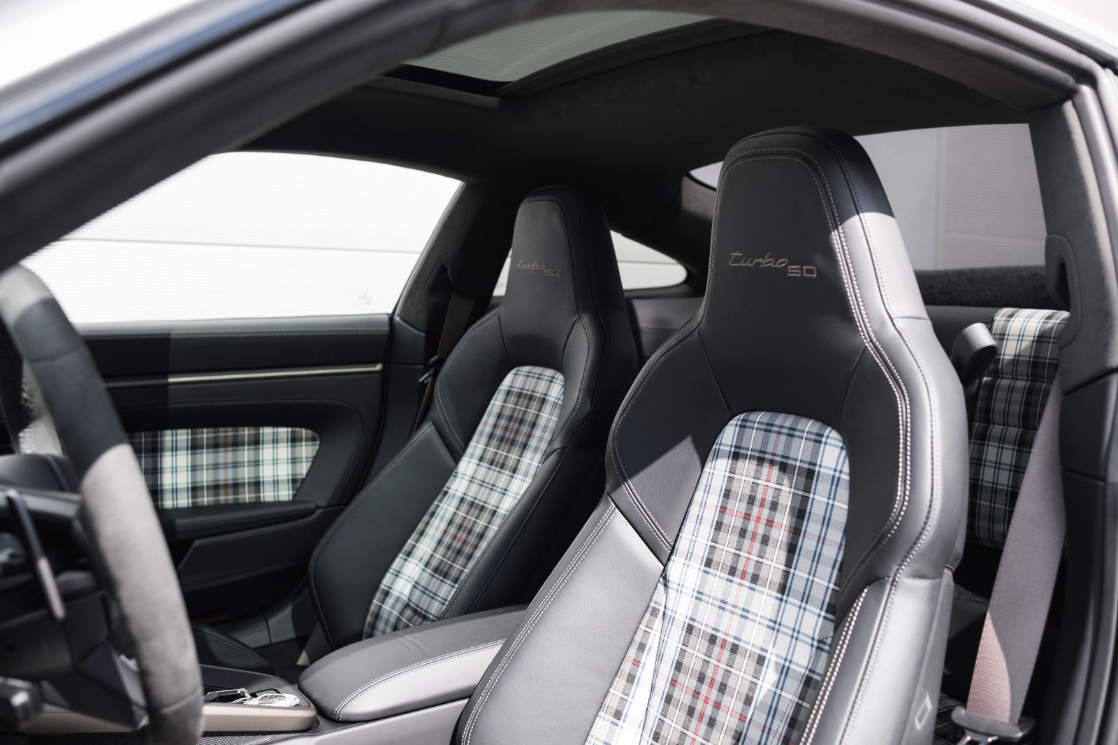 Fahrzeugabbildung Porsche 992/911 Turbo 50 Jahre-Burmester-Heritage-Inno