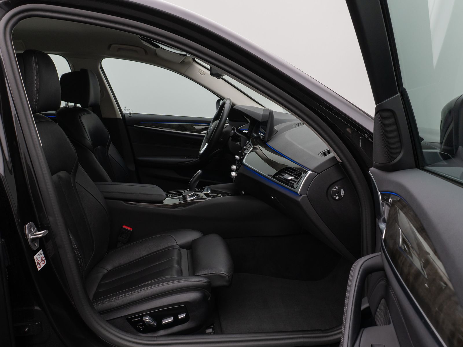 Fahrzeugabbildung BMW 520d xD Kamera HUD DAB HiFi Belüftung Leder Komf
