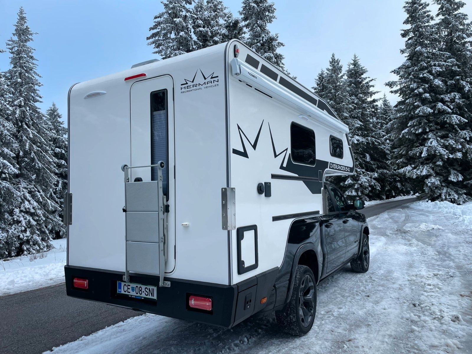 Fahrzeugabbildung Andere OVERLANDER 240