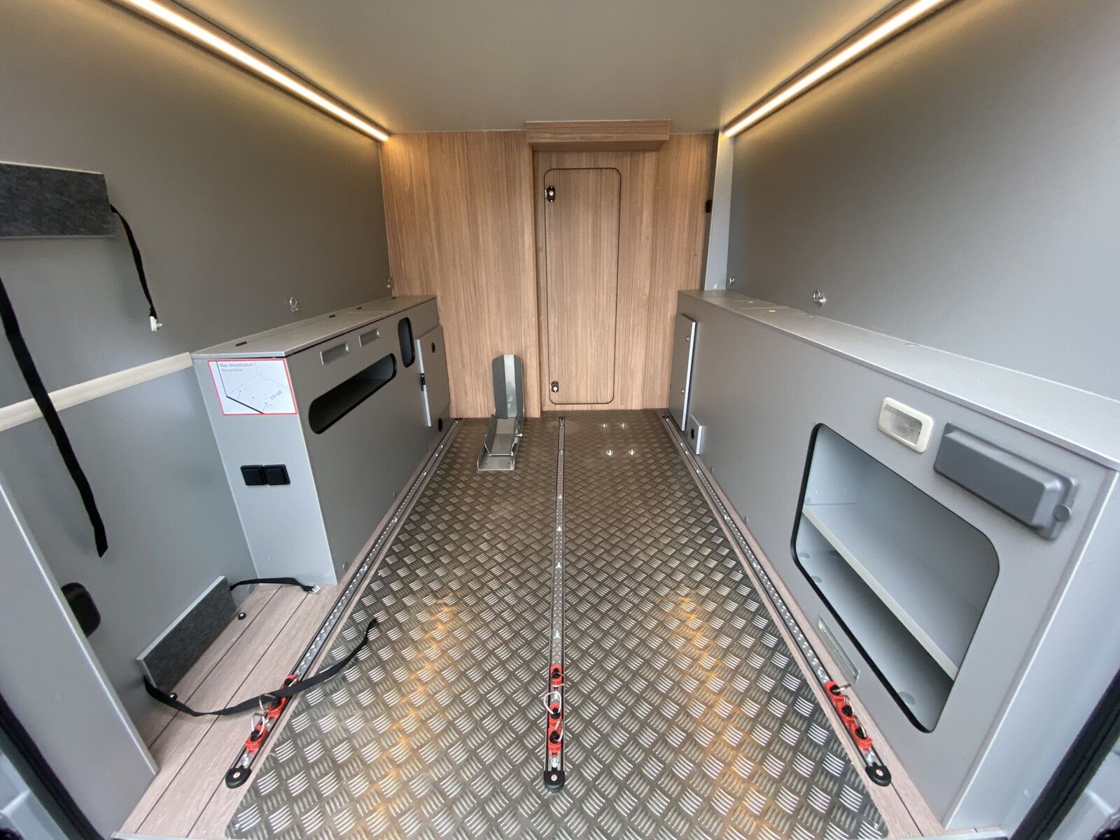 Fahrzeugabbildung Weinsberg CaraBus EDITION FIRE 630 MEG 180PS, 4000kg, Auto