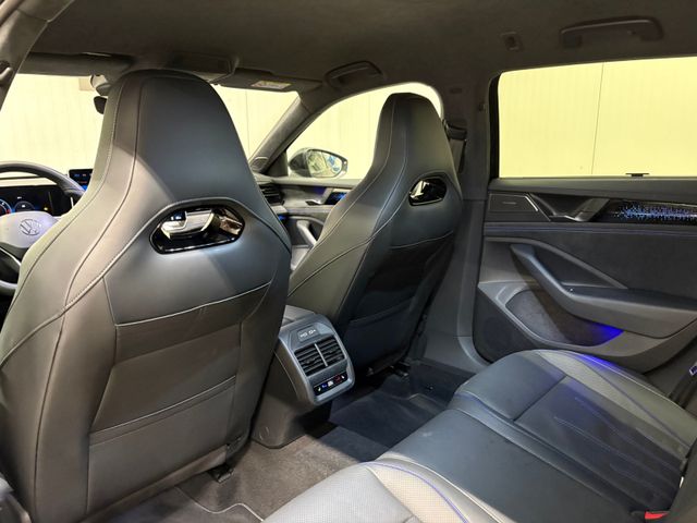 Passat Variant R-line 2.0 TDI DSG AHK STANDHZG