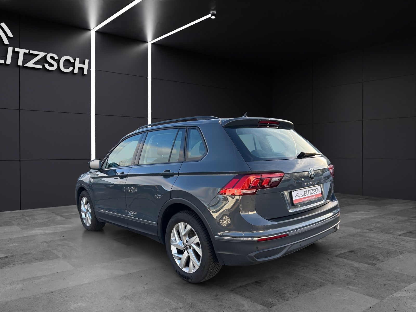 Fahrzeugabbildung Volkswagen Tiguan TSI Life LED ACC SH LRHzg PDC 18" WeConne