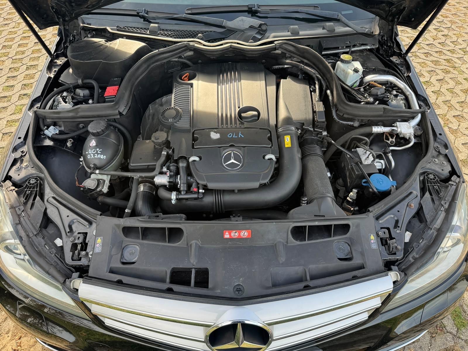 Mercedes-Benz C180 2011 — photo 14