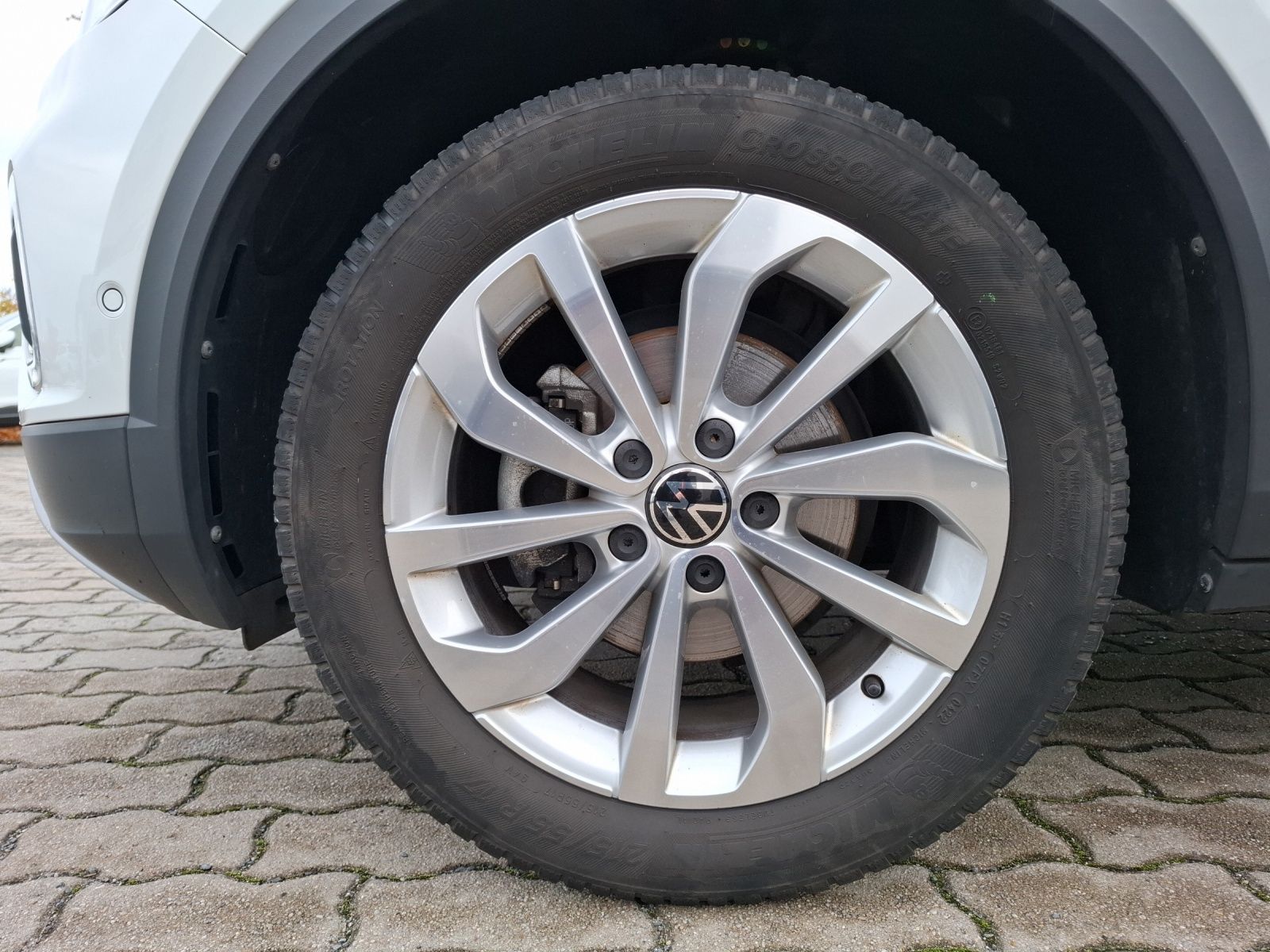 Fahrzeugabbildung Volkswagen T-Roc TSI Style DSG LED Navi AID ACC RFK SH
