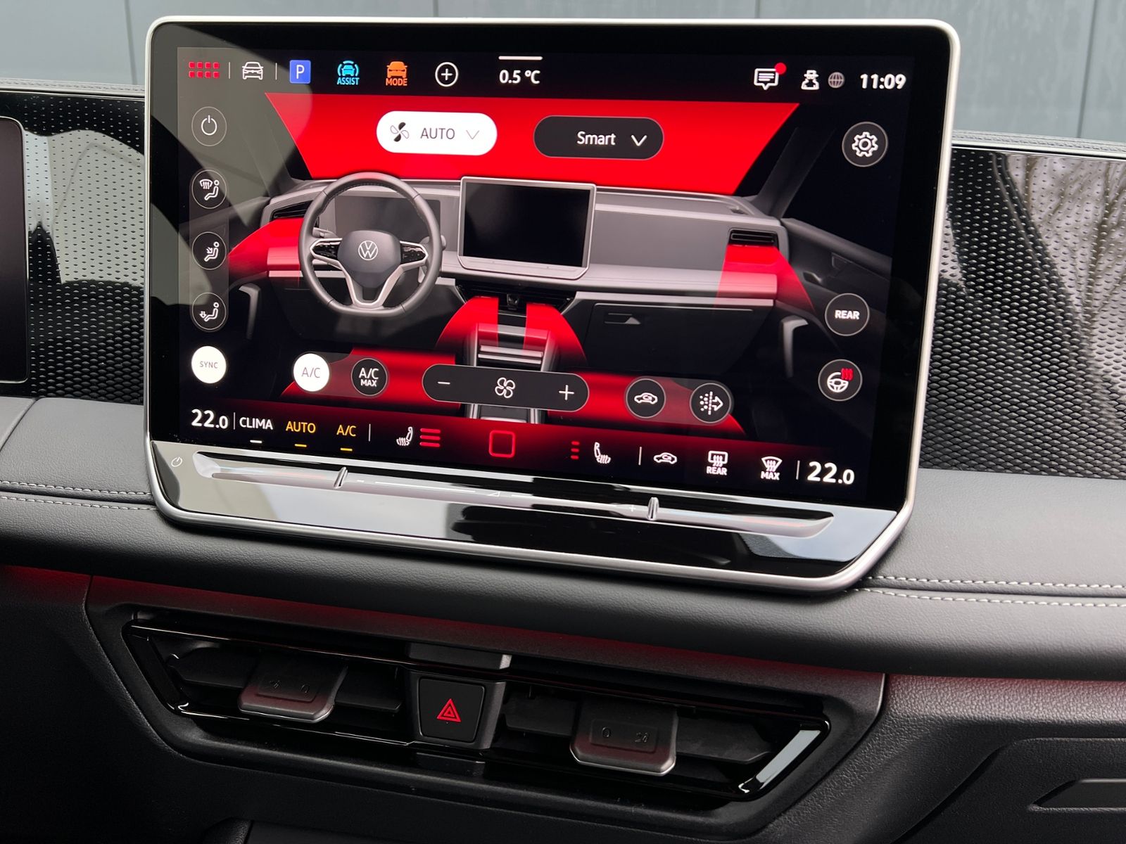 Fahrzeugabbildung Volkswagen Tiguan LIFE 1.5 eTSI DSG *AHK, LED Plus, App-Con