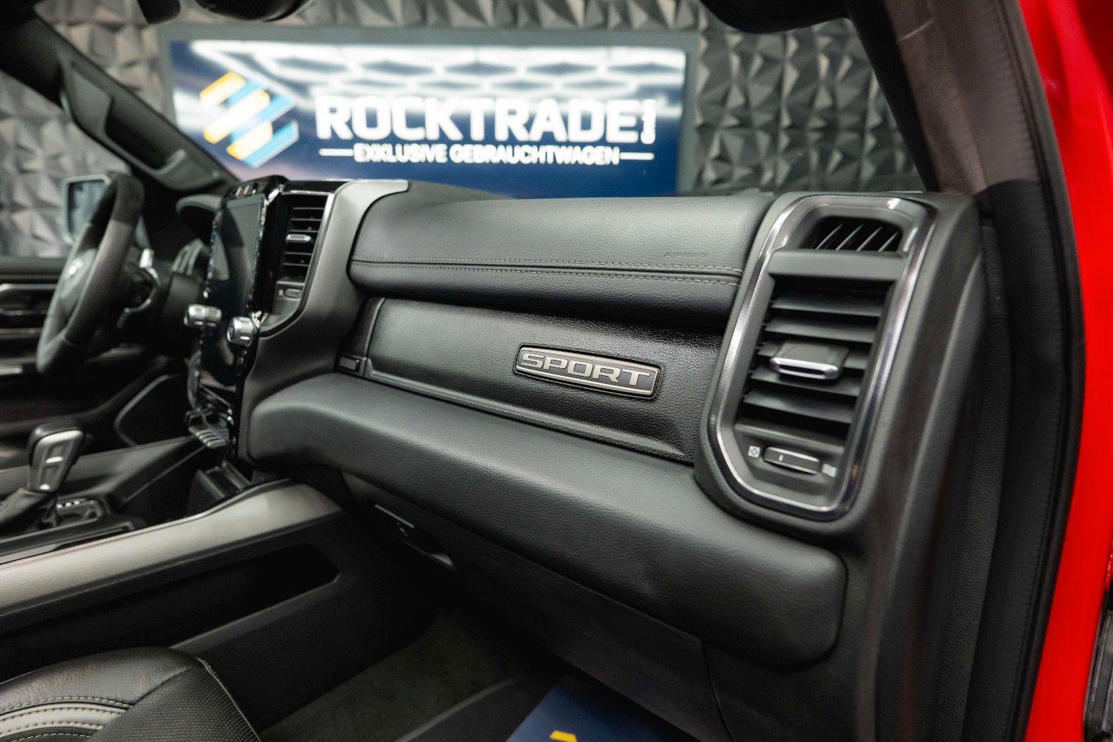 Fahrzeugabbildung Dodge RAM 5.7 V8 HEMI 4x4 NIGHT GT SPORT *Pano*22Zoll*