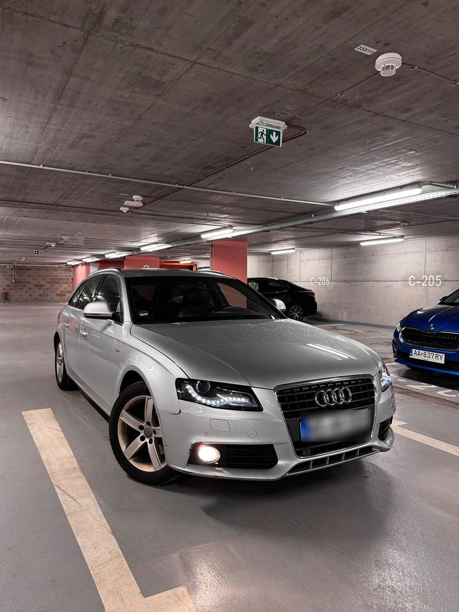 Audi A4 2009 — interior