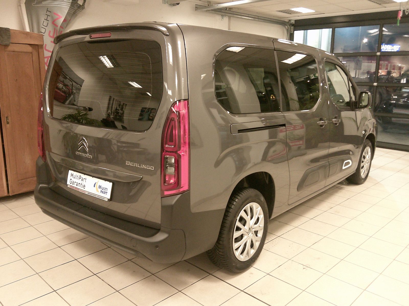 Fahrzeugabbildung Citroën Berlingo Feel XL / 7 Sitze / KLIMA / NAVI