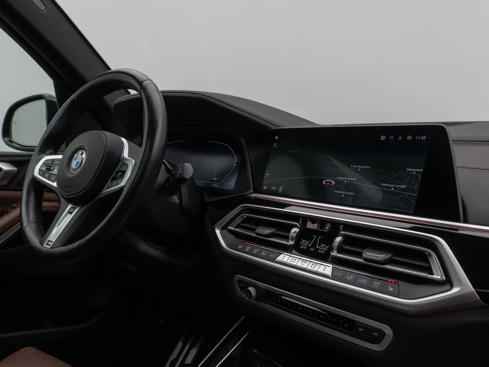 Fahrzeugabbildung BMW X5 xD30d M Sport Panorama Laser Kamera HUD HiFi
