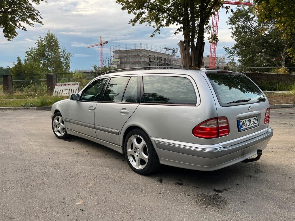 Mercedes-Benz E 240