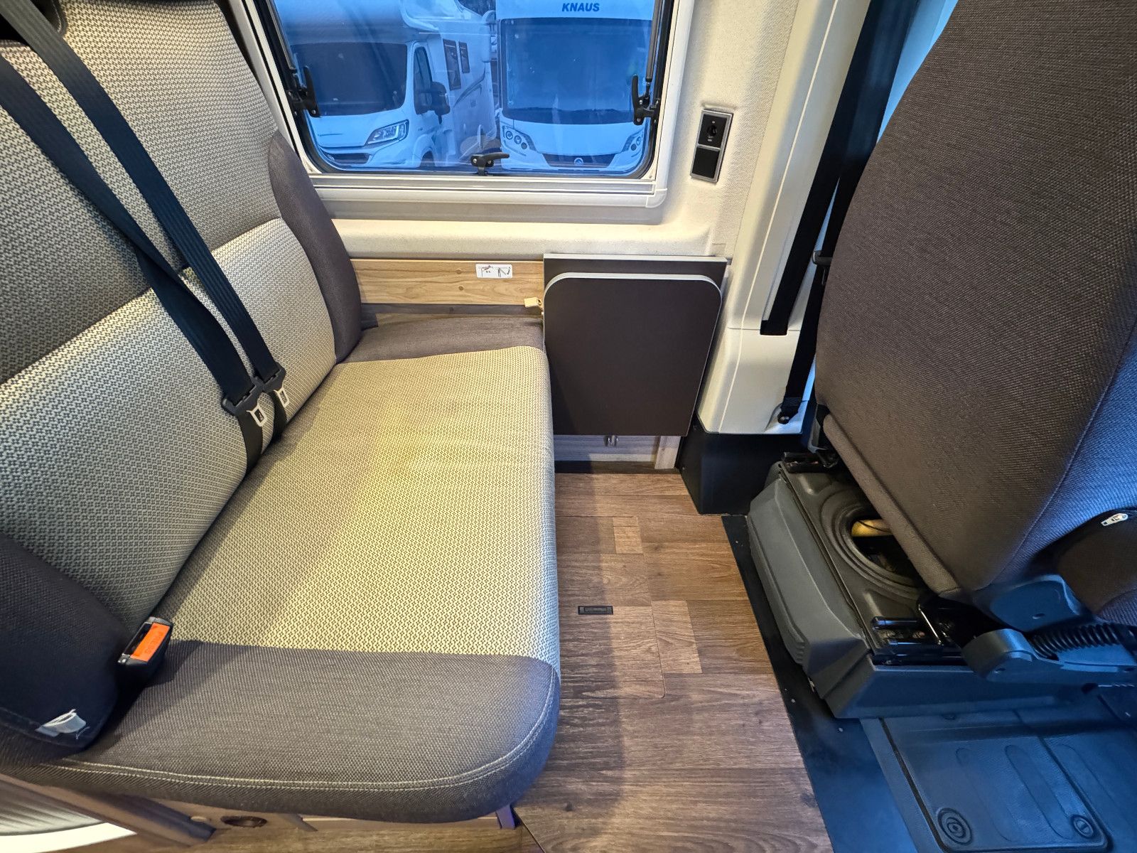 Fahrzeugabbildung HYMER / ERIBA / HYMERCAR YOSEMITE 600 CROSSOVER FIAT SCHLAFDACH LÄNGSBETT