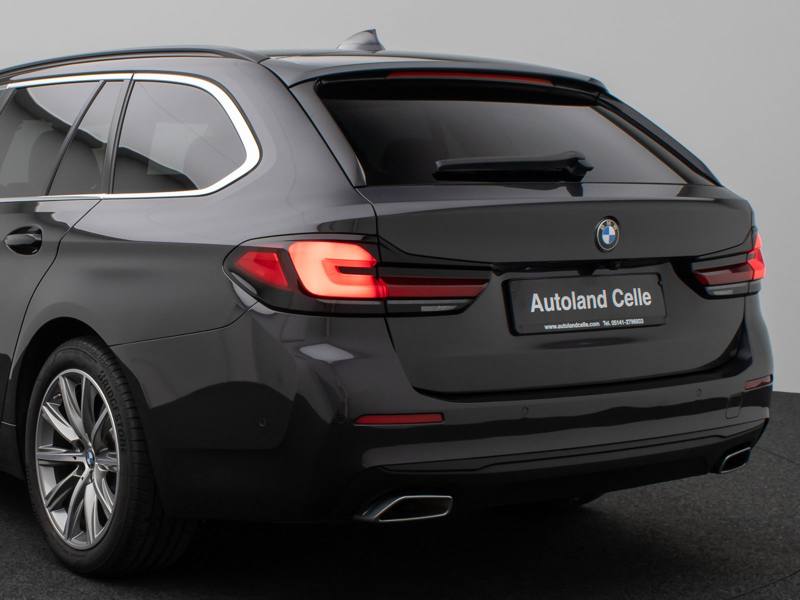 Fahrzeugabbildung BMW 520d Kamera HUD DAB CockPitPro Sitzhzg Alarm LED