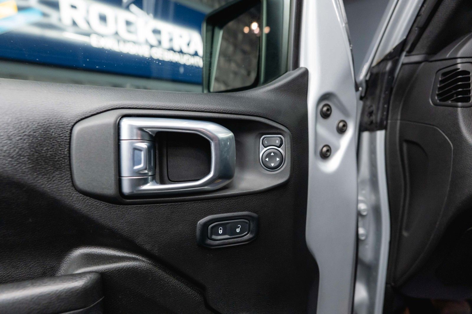 Fahrzeugabbildung Jeep Wrangler 3.6 V6 UNLIMITED SPORT OFFROAD 4x4 LED