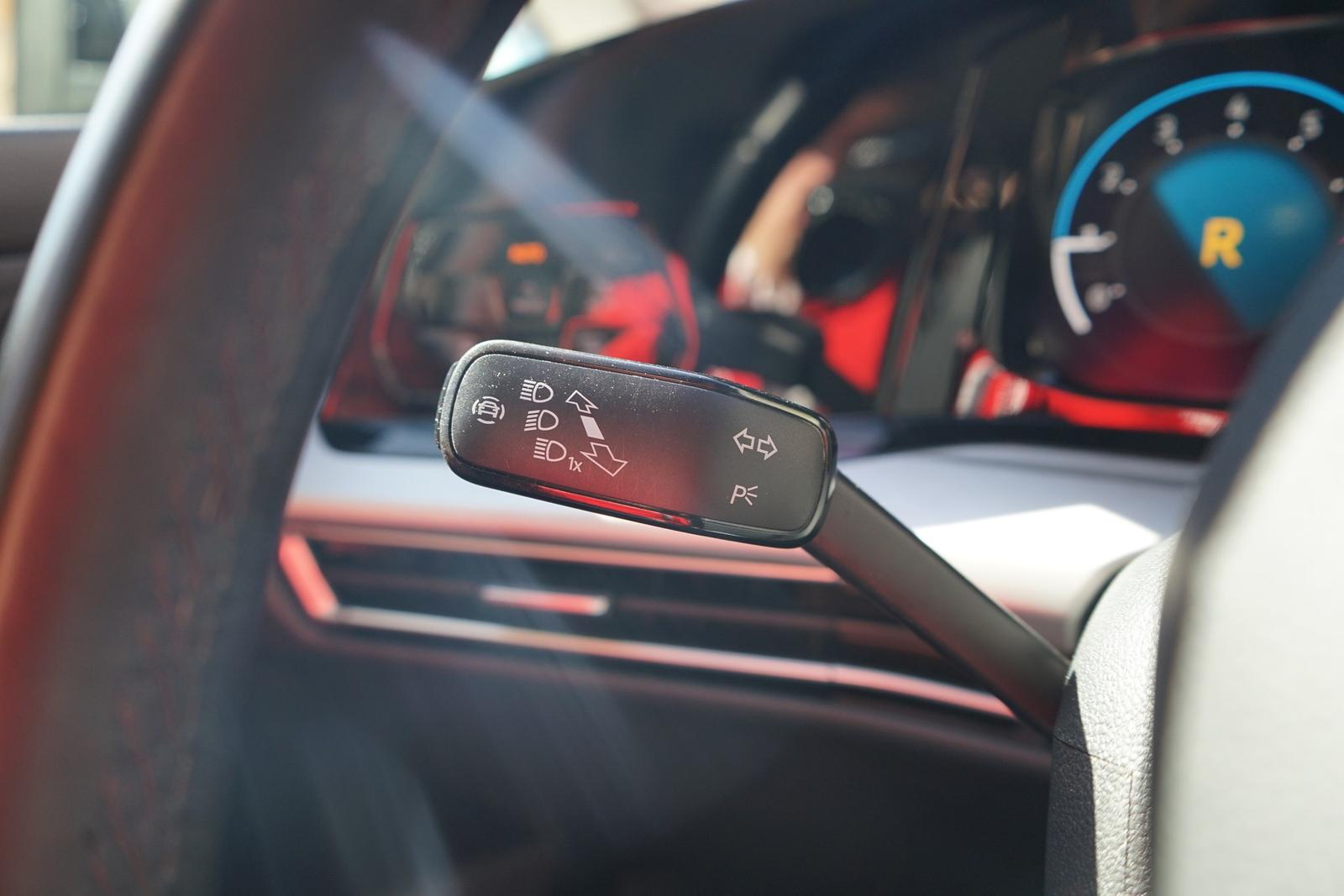 Volkswagen Golf VIII Life 1.0 eTSI DSG LED Navi ACC Kamera, миниатюра 21
