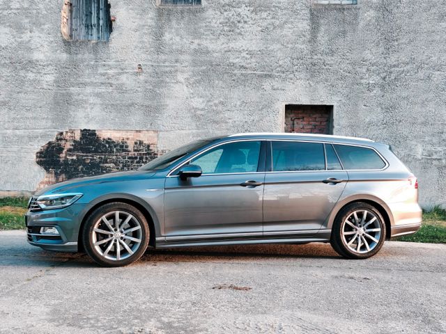 VW VW Passat Variant 245PS 4M R-Line Pano Sthz Voll
