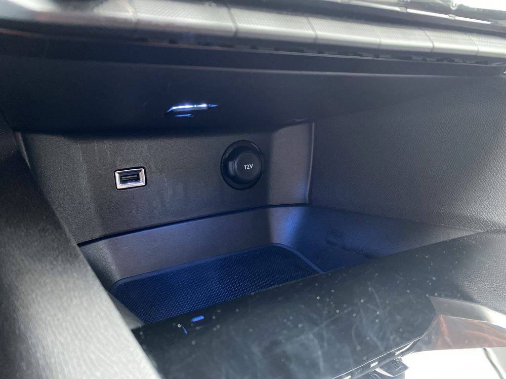 Fahrzeugabbildung Peugeot 3008 PureTech 130 S&S GPF Allure *Navi*Rückfahrk
